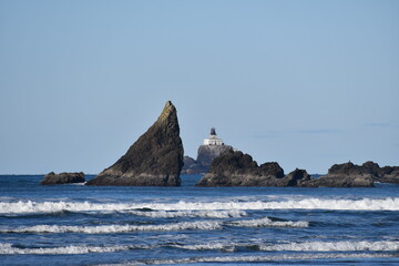 Naklejka premium Oregon coastal rock formations, Tilamook Lighthouse in the background.