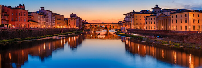 Fototapeta na wymiar Famous Ponte Vecchio bridge on the river Arno River at sunset, Florence, Italy