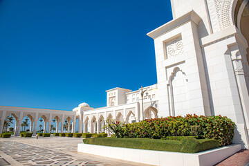 Obraz premium Abu Dhabi in united emirates louvre museum and mosque