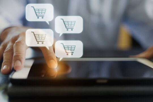 オンラインショッピングでの注文と買い物かご　Online shopping, internet purchases and e-commerce
