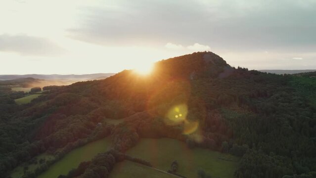 Sonnenaufgang in der Rh&ouml;n - Milseburg mit Sonnenlicht