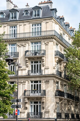 Fototapeta na wymiar Beautiful buildings in Paris
