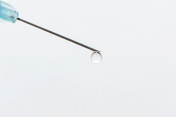 At the tip of the medical needle is a transparent drop