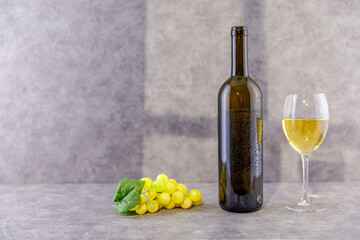 Obraz premium Weißwein im Glas
