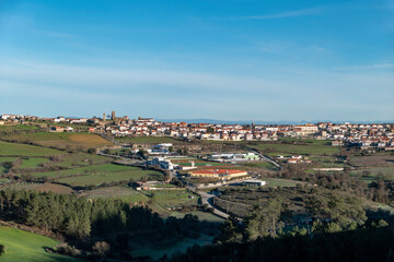 Fototapeta premium Vista panorâmica sobre parte da vila de Mogadouro em Trás os Montes, Portugal
