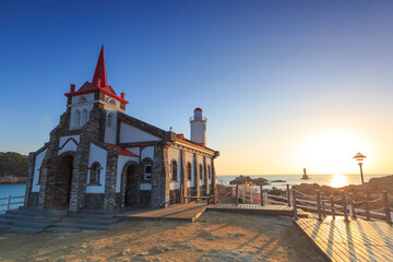 Obraz premium 부산시 기장군 죽성성당의 일출