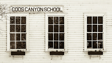 Fototapeta na wymiar Coos Canyon School