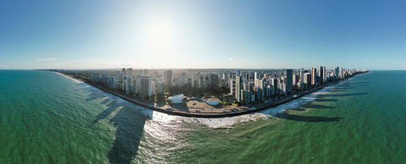 Photo aerial view of the seafront of Boa Viagem beach in Recife city, Pernambuco, Brazil