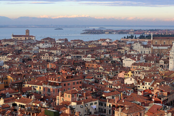Fototapeta na wymiar Venice city view. Sunny evening in beautiful Italian city. Romantic holydays destinations concept. 