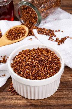 Cereal Healthy Food - Tasty Quinoa Pops Chocolate Flavor © gonzalocalle