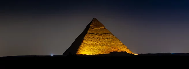 Foto op Canvas Pyramid of Khafre tinted gold at night © Cjsierrah