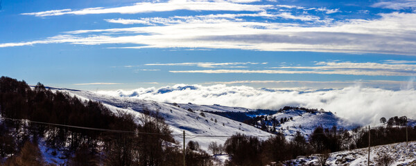 Fototapeta na wymiar Panorama con neve