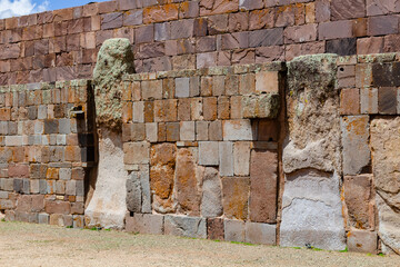 Ruinas arqueológicas de Tiwanaku ubicada La Paz, Bolivia cerca al Lago Titicaca © Wilson