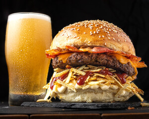 Hamburguesa con cerveza
