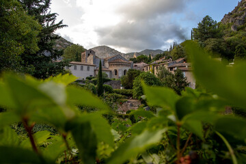 Fototapeta na wymiar Le petit village de st Guilhem le désert 