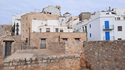 Peniscola, une ville touristique de la province de Castellon en Espagne, avec l'ancien village fortifié qui se situe sur une presqu'île , surplombant la mer méditerranée