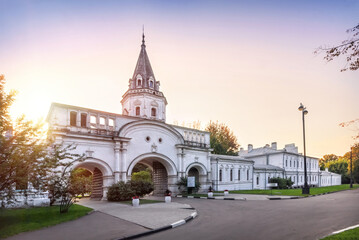 Fototapeta na wymiar Front gate in the estate, Izmailovo, Moscow