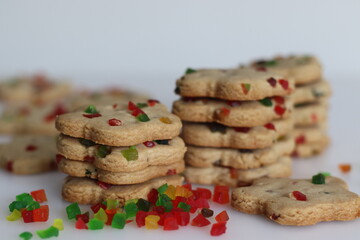 Whole wheat eggless tutti fruti cookies. Healthy cookies made of whole wheat flour, butter, sugar, vanilla and lots of green and red tutti fruiti for a Christmas theme
