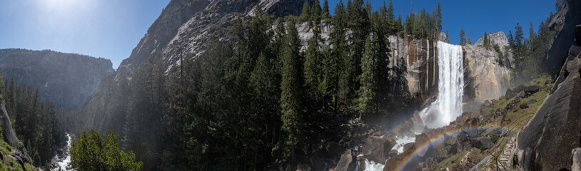 Fototapeta premium Vernal Falls panoramic view (Yosemite NP)