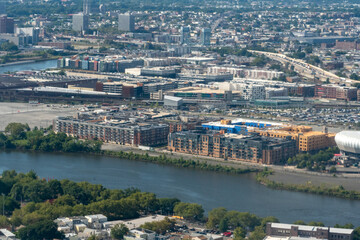 Obraz premium Aerial view of the skyline of Newark, New Jersey featuring the Cobalt Lofts and the Steel Works apartments along the Passaic River