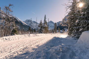 Zima w górach. Tatry droga nad Morskie Goko  - 566392908