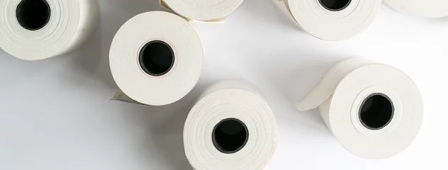 Deurstickers Rolls of white labels isolated. Labels for direct thermal or thermal transfer printing. Blank sticky label roll for thermal transfer printing pirce criss.  © DRBURHAN