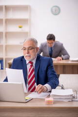 Obraz premium Two male colleagues sitting in the office