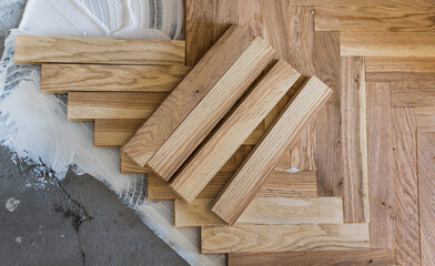 Parquet installation in herringbone arrangement