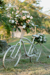 Fototapeta na wymiar bicycle and flowers decor