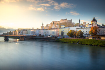 Naklejka premium Beautiful view of Salzburg from Salzach River at misty sunrise, Austria