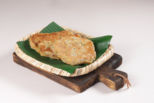Lempeng Pisang is a Traditional Banana Pancake from Malay and Indonesia.