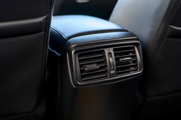 air duct for passengers in the rear seat of the car