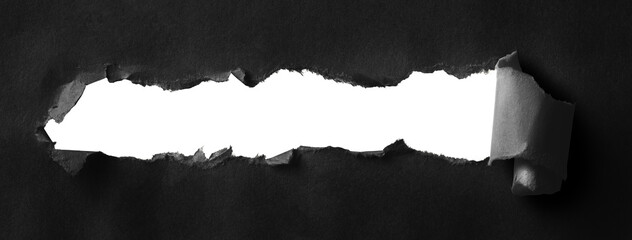 引き裂かれ、穴の空いた黒い紙の背景テクスチャー - obrazy, fototapety, plakaty