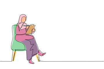 Fototapeta premium Single one line drawing Arabian businesswoman with clipboard. Female executive sitting in armchair. Woman taking notes. Psychology consultation. Continuous line draw design graphic vector illustration