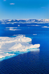 Seascape view to the rocky coast at Svalbard © Lars Johansson
