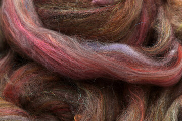 Stunning natural sheep wool fibres rolled up in a roving which has been made out of an art batt for...