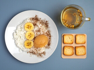 White rice, banana slices, applesauce, toast and chamomile tea. Lunch of BRAT diet meal plan