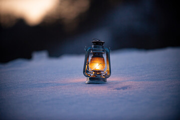雪とランタン