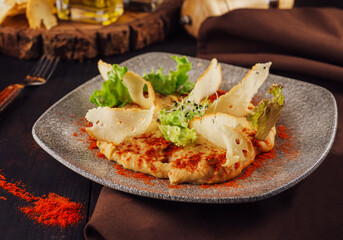 hummus with paprika and bread chips