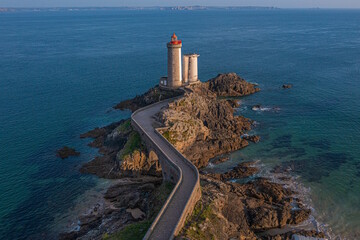 Coucher de soleil sur le phare du Petit Minou à Plouzane en Bretagne