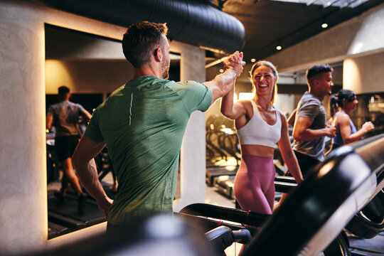 People high-fiving at the gym