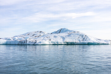 Fototapeta na wymiar Iceberg in Jökulsárlón lagoom, Iceland