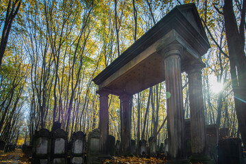 Old tombs in Jewish cementary in Warsaw, Poland in autumn foliage. - obrazy, fototapety, plakaty
