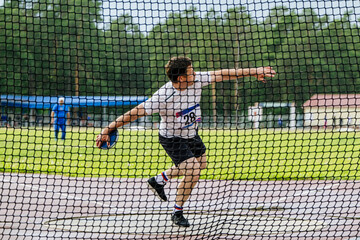 athlete thrower attempt in discus throwing