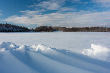 Obraz premium sunny, snowy winter day in the countryside