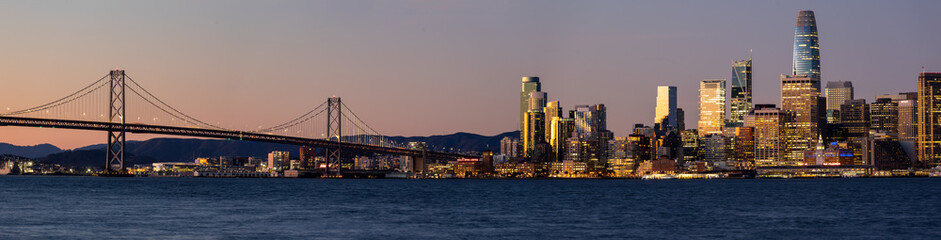 Obraz premium San Francisco skyline viewed from Treasure Island