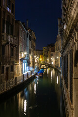 Fototapeta na wymiar Street lights of Italian cities at night