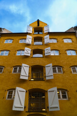 Fototapeta na wymiar facade of an yellow building with windows