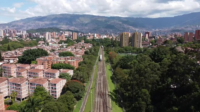 Metro de Medell&iacute;n - Comuna 13