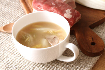 白菜と豚肉のヘルシーなスープ